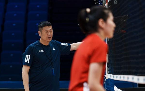 博鱼体育官方入口-历史首败捷克，女排教练赵勇：年轻选手欠缺大赛硬仗历练